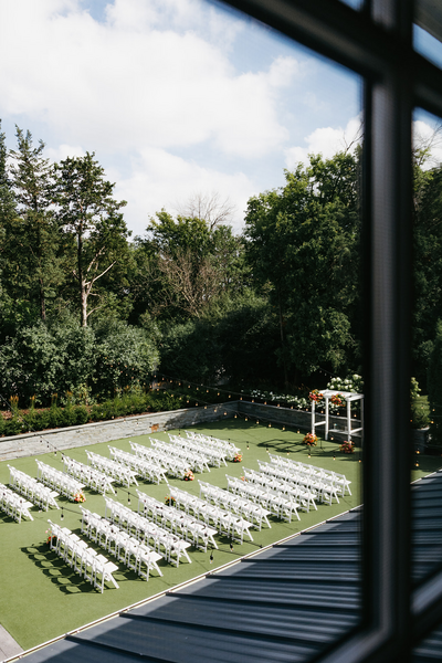 Your go-with-the-flow Minnesota wedding photographer. Real laughs, big love, and true-to-life photos — because forever should feel fun.