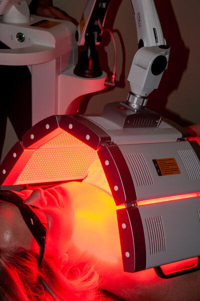 he benefits of Red Light Therapy featuring a flexible 5-panel design with 1820 LEDs. Our 633 wavelength red light offers skin rejuvenation, enhanced collagen synthesis, and improved skin tone