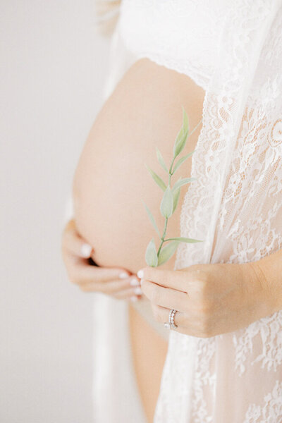Maternity and Newborn Photography in Cleveland Ohio