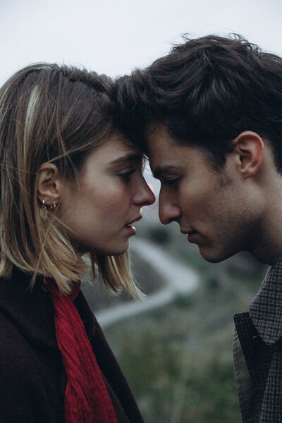 Timeless couple photography in Barcelona’s natural surroundings with an epic cityscape in the background