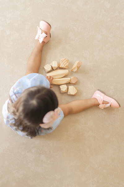 girl playing with blocks during product picture in Warrenton,VA