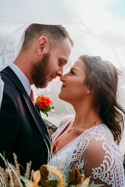 couple kissing
