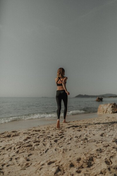 kaboompics_active-lifestyle-on-the-beach-yoga-and-relaxation-moments-38250resize