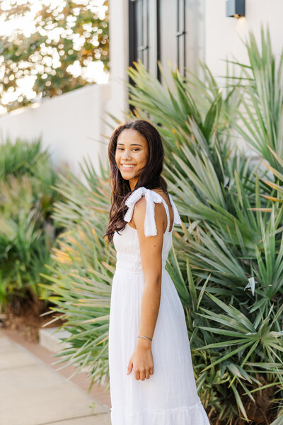senior photo in downtown pensacola