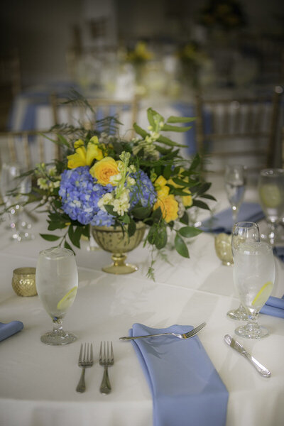 Springfield-Manor-Frederick-MD-wedding-florist-Sweet-Blossoms-centerpiece-Turner-Photography