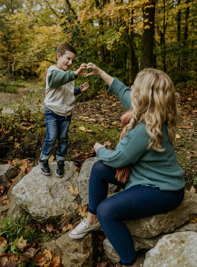 fun outdoor photos of family in cleveland ohio
