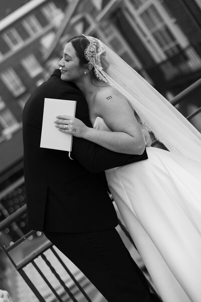 EmilySnyderPhotographyTravelWeddingPhotographerMagnoliaHotelAD-55