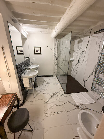 Bathroom at Palazzo Della Bianca in Pisa, Italy