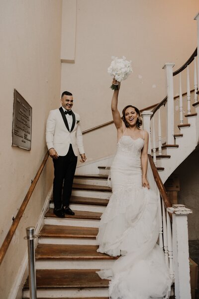 fun-bride-and-groom-in-the-stairs