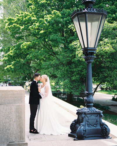 newlyweds kiss