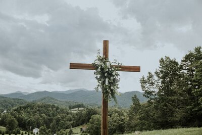 wedding-ceremony-cross-flowers