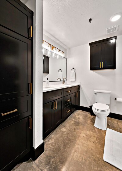 Master bathroom with dual sinks in this one-bedroom, one-bathroom rental condo in the historic Behrens building just blocks from the Magnolia Silos and Baylor University in downtown Waco, TX.