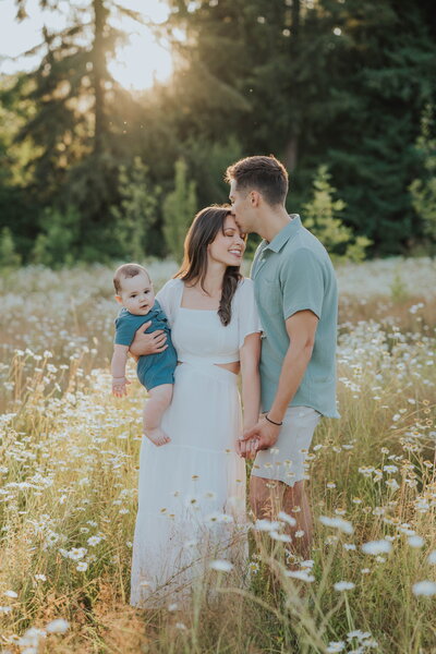 family photo session in daisy field in vancouver washington