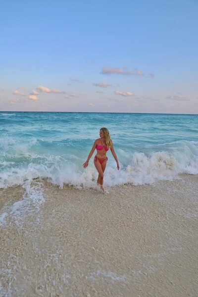 travel influencer at the beach