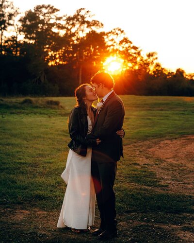 Alabama wedding photographer - Micro Wedding Photographer -Golden hour  couples portrait - weddings by kattie jackson 