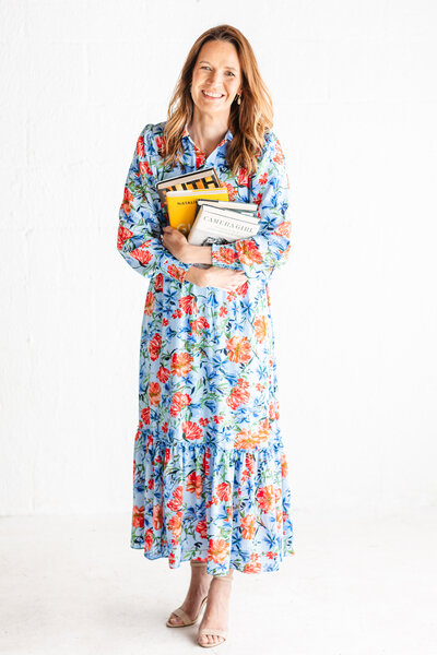 Chattanooga photographer holding books and wearing a blue dress