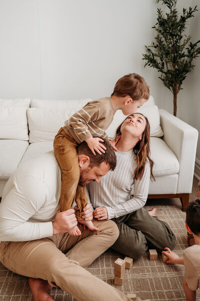 family session, indoor, neutral, beige, aesthetic, Detroit, Michigan, Photoraphy
