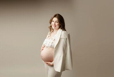 pregnancy-photo-shoot-maple-grove-studio