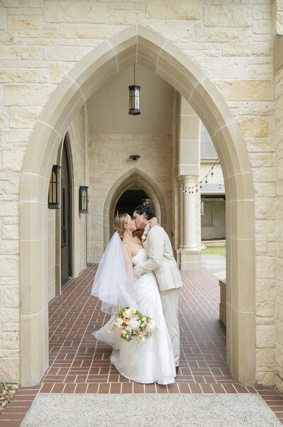 Allie Goodspeed is a wedding photographer based out of Austin, Texas serving Texas and beyond.
