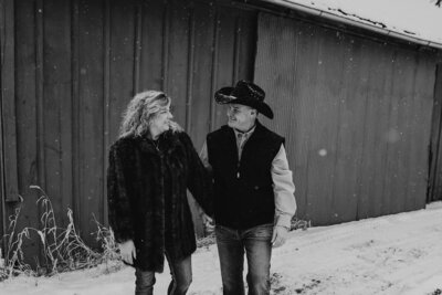 Winter-couple-session-snowy-barn-Cambridge-iowa-Storyteller-Collective-Photo-Co