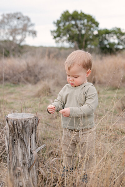 Lifestyle Family Session at Phil Hardberger Park in San Antonio by Lois M Photography