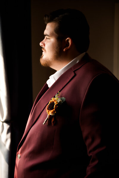 texas groom waits for wedding to start captured by dallas wedding photogapher | Shelly Voss Photography