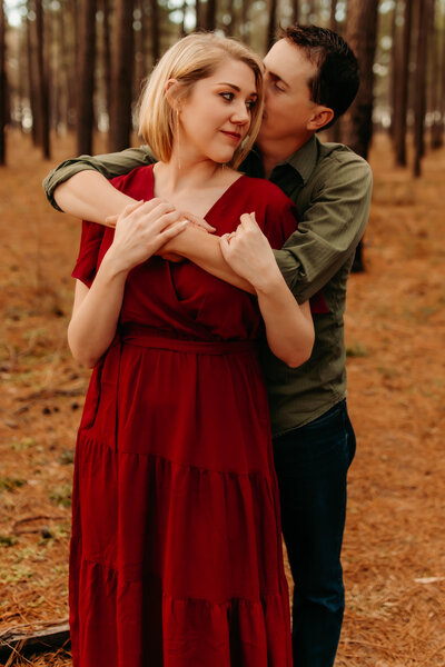 Cleveland, Tx couple hugging photo