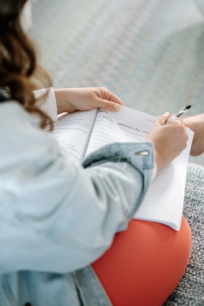 Emotional release and inner healing during subconscious transformation immersion for female entrepreneurs