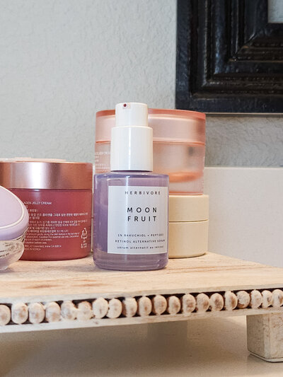 Herbivore alternative for retinol through bakuchiol oils. Herbivore product in bathroom setting.