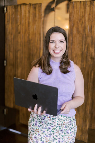 Abbie Bliss, Kansas City wedding coordinator, working on a laptop