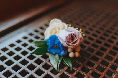 Sweet-Blossoms-Maryland-wedding-florist-Woodend-Sanctuary-boutonniere