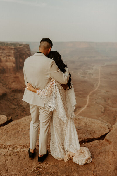 couple posing in red rocks