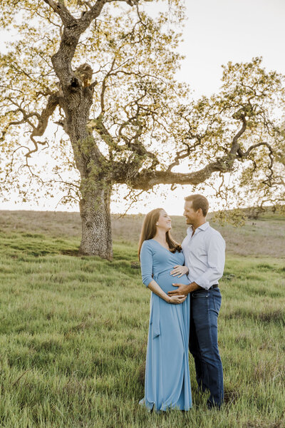 Couple posing for maternity photoshoot in California