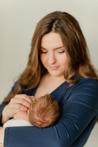 Pittsburgh newborn photography mom holding baby