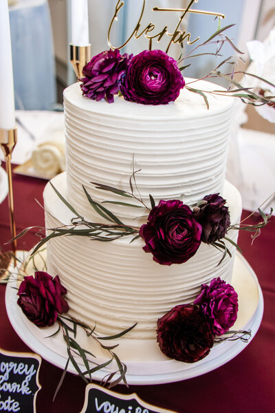 maroon wedding cake in phoenix
