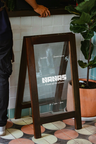 Mockup---Glass-Sign