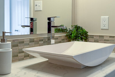 9-571 Longworth main bath (2)