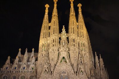 Night time image of the Basilica de la Sagrada Familia in Barcelona