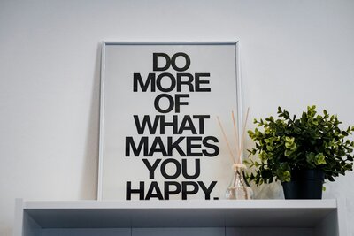 Sign that says do more of what makes you happy