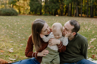 family photographer, family snuggling