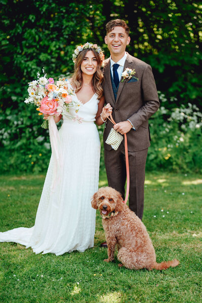 Haybarn Dulus, Bride and groom with their dog