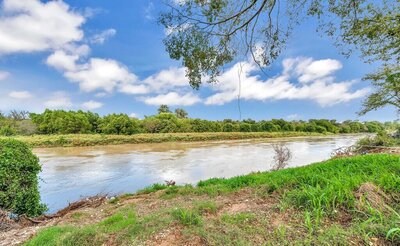 Brazos River outside this 2 bedroom 2 bath bungalow near downtown Waco, TX