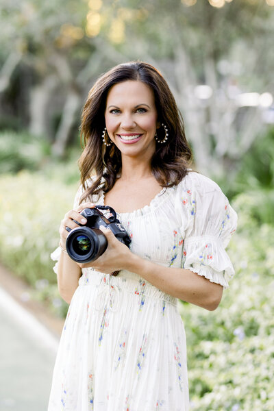 Headshot of a female photographer