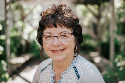 Headshot Beth Steury