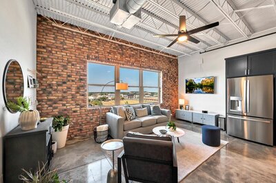 Vintage luxury condo in the historic Behrens building in downtown Waco, TX just minutes from the Silos, Baylor campus, Main Street shopping