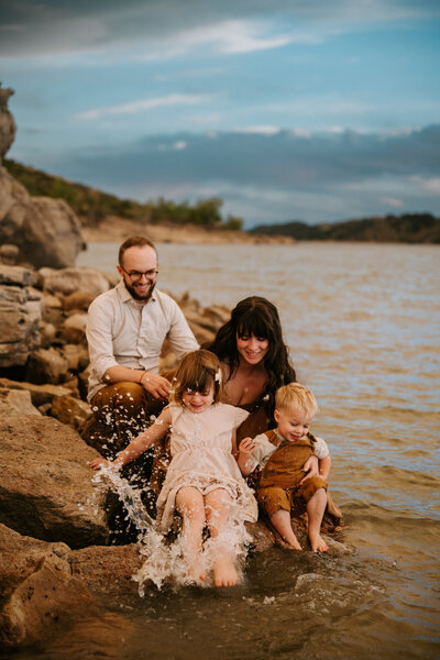 A family splashes and plays in the water on horsetooth reservoir in Fort Collins, Colorado