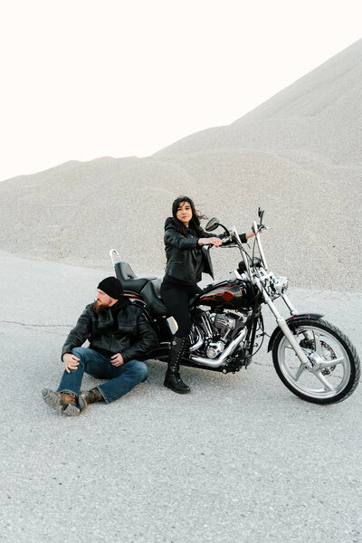 hannah&justin-holland-michigan-harley-davidson-motorcycle-couples-thewildphern-129
