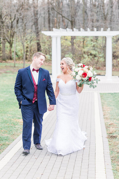 Bride  and groom photo by Fort Wayne Wedding photographer Simply Seeking Photography