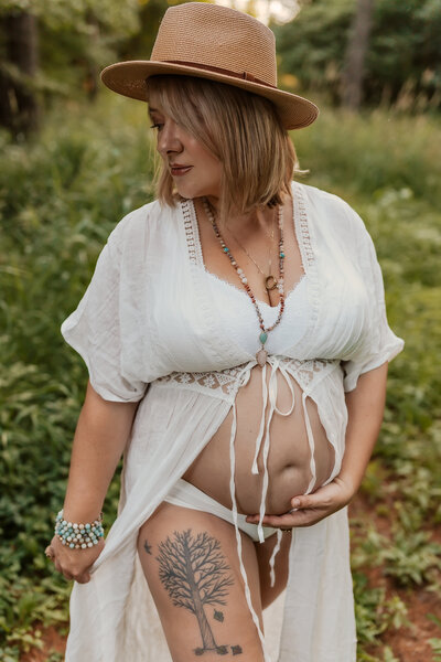 Pregnant mom's boho style maternity session in Elmhurst, IL