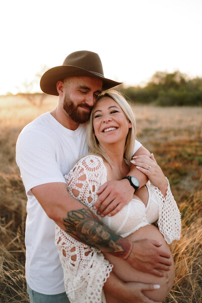 Calm, natural maternity shoot with Em from Zephyr Digital

